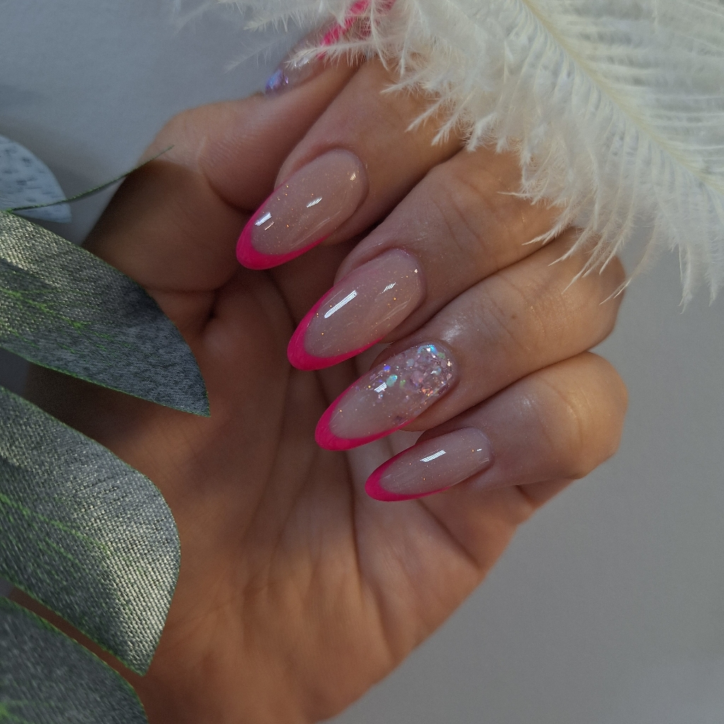 Маникюр с покрытием.
(однотонное)
Короткая и средняя длинна.