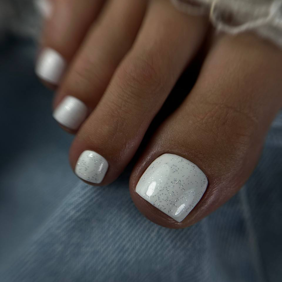 Комплексный педикюр с покрытием и обработкой стопы