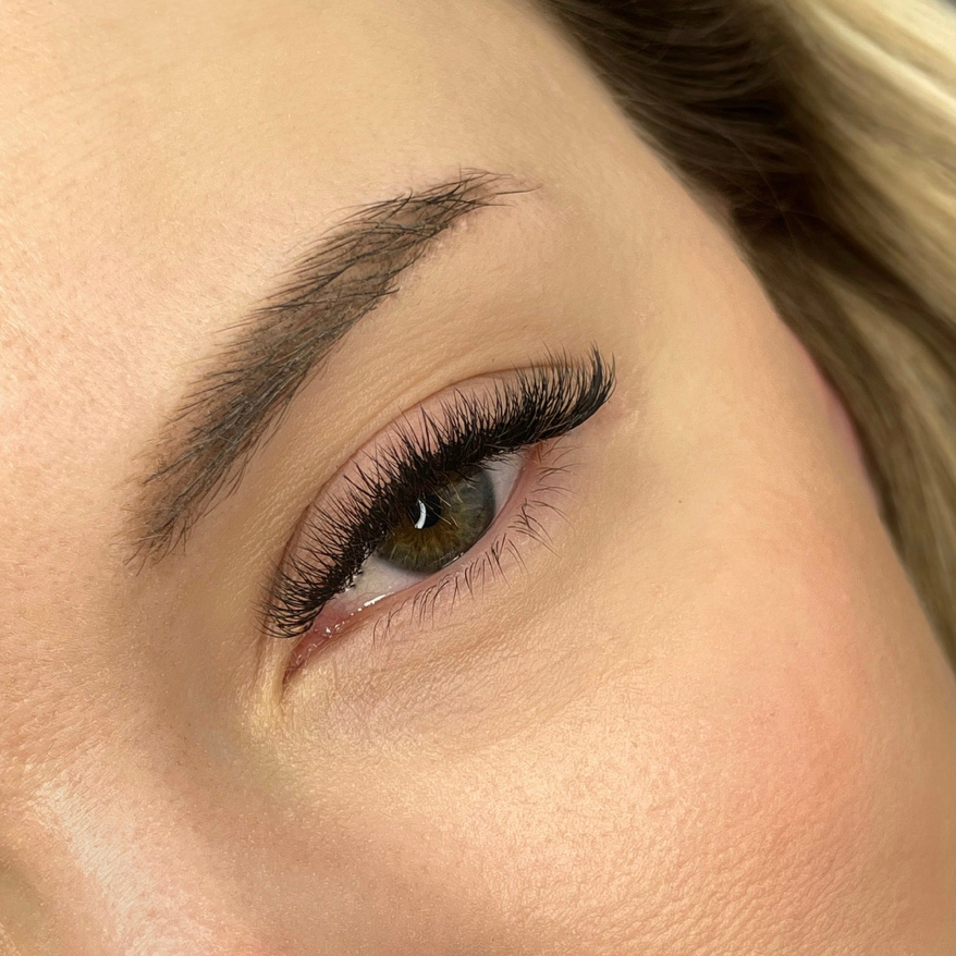 Наращивание ресниц 3D