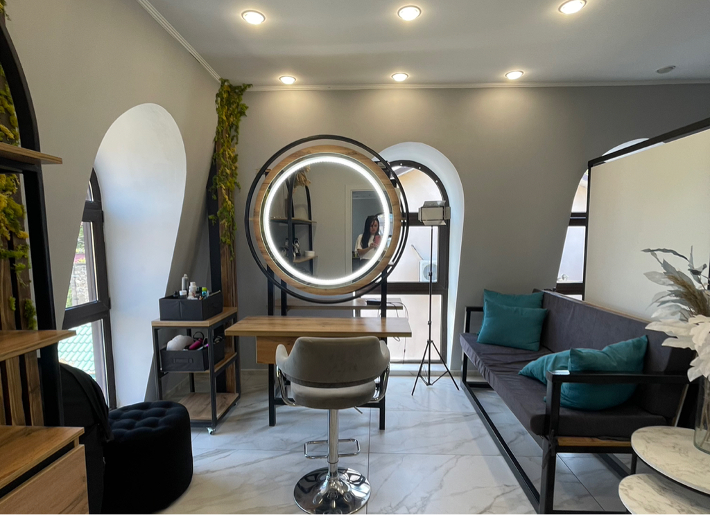 Гримерная станция в кабинете