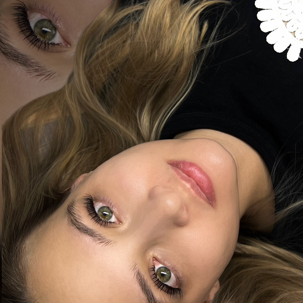 ЭФФЕКТ НАКРАШЕННЫХ РЕСНИЦ