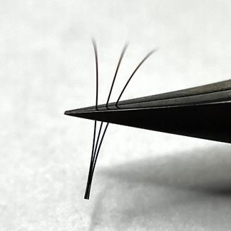 Снятие нарощенных ресниц