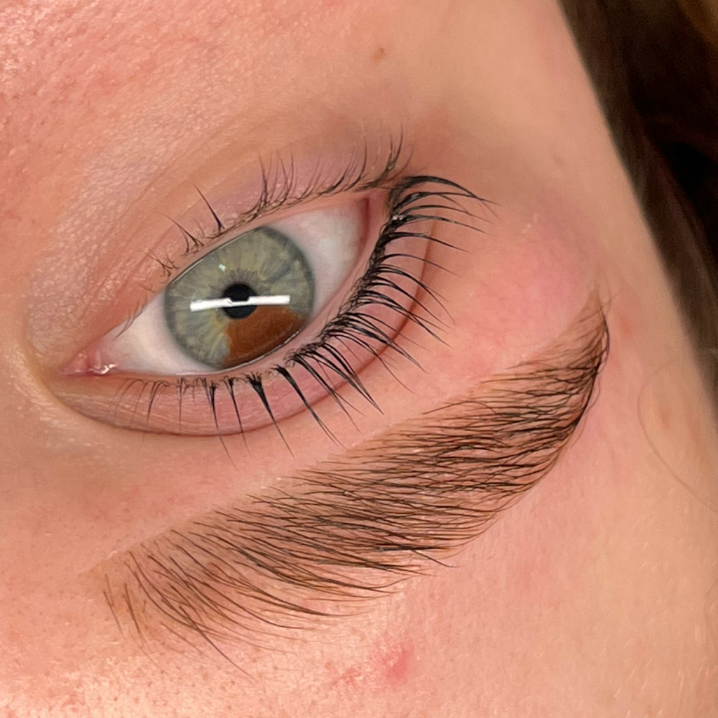 Долговременная укладка+ окрашивание и коррекция бровей + ламинирование ресниц (окрашивание и уход входит)