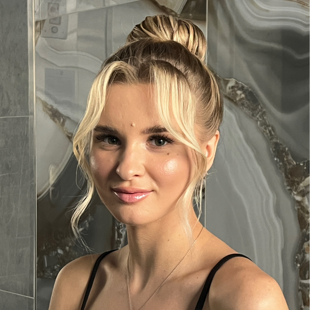 Собранная прическа в исполнении топ-мастера