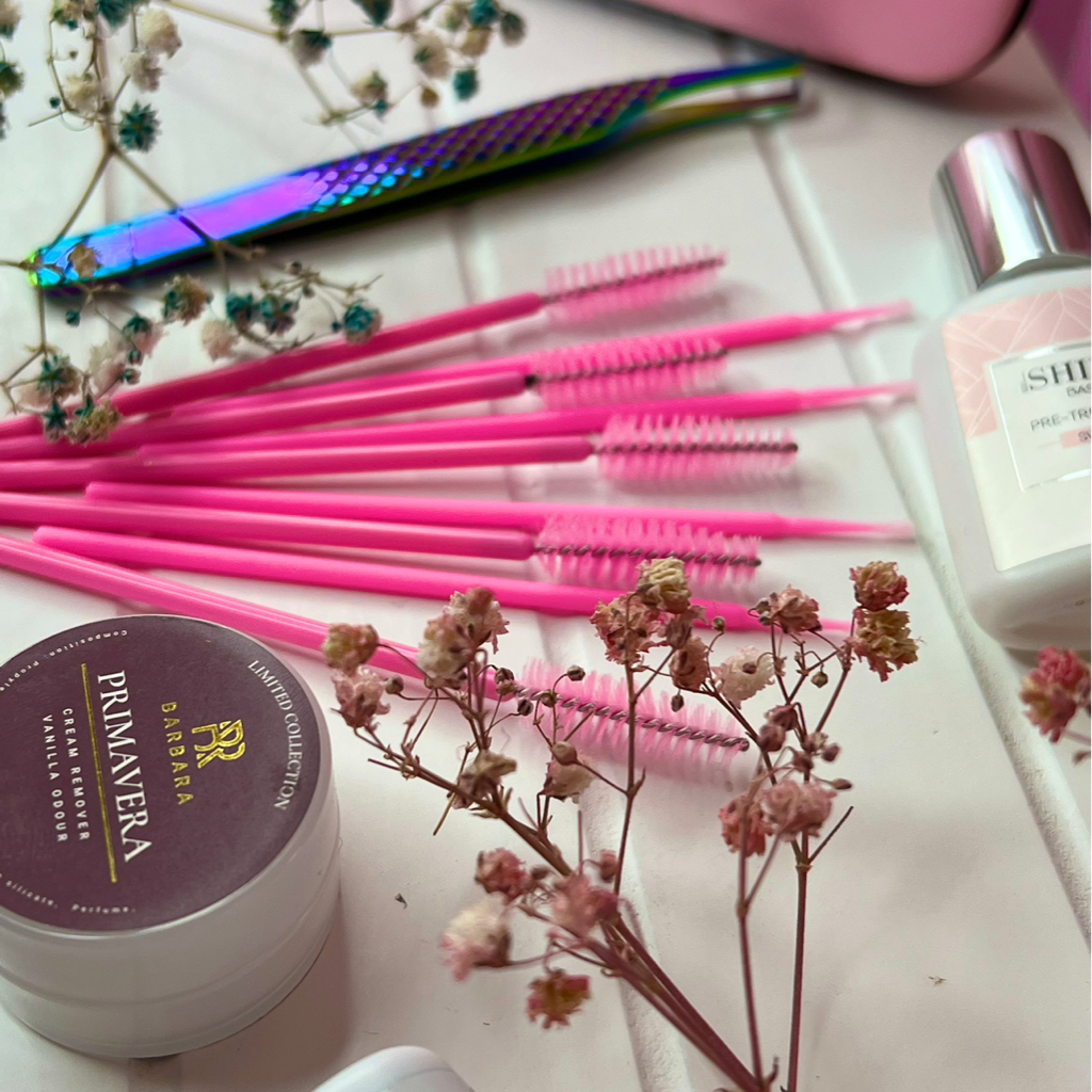 Снятие наращенных ресниц без последующего наращивания