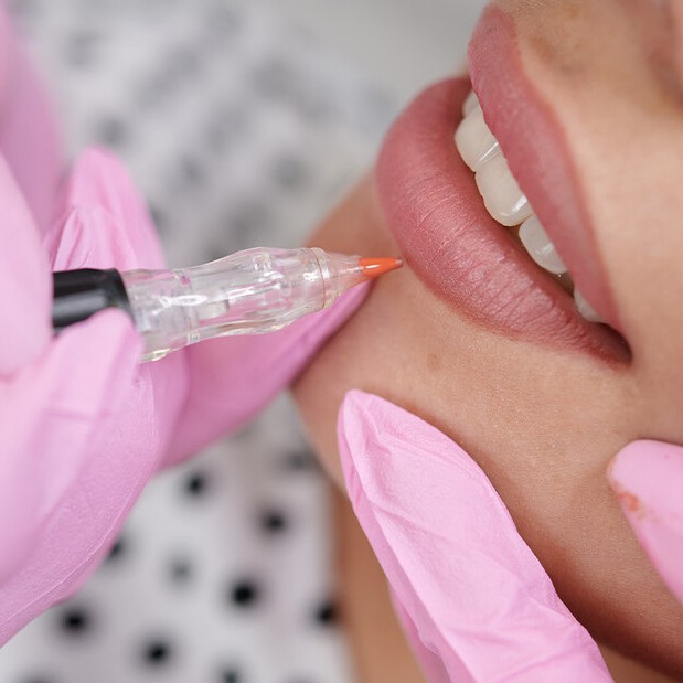 Перманентный макияж губ