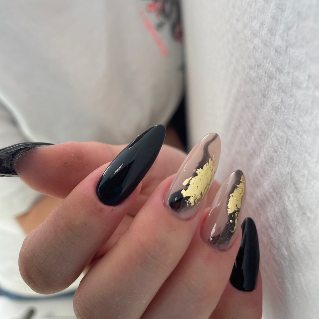 Наращивание ногтей