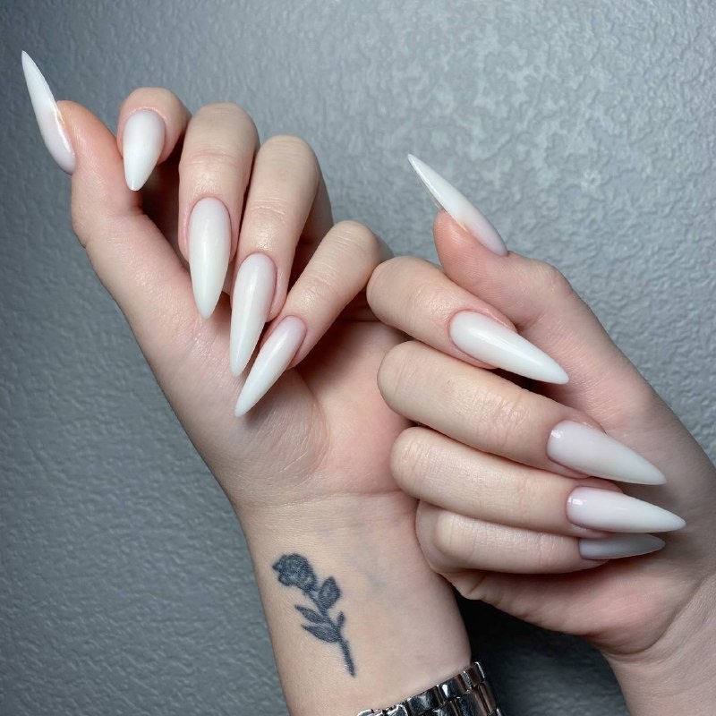 Наращивание ногтей ( гель, полигель) покрытие цветом.