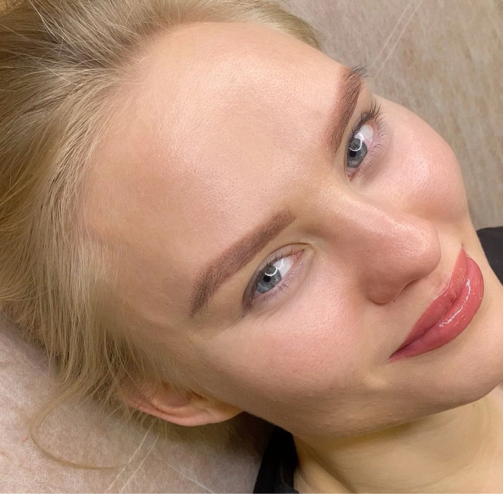 Коррекция или обновление перманентного макияжа (бровей, век или губ)