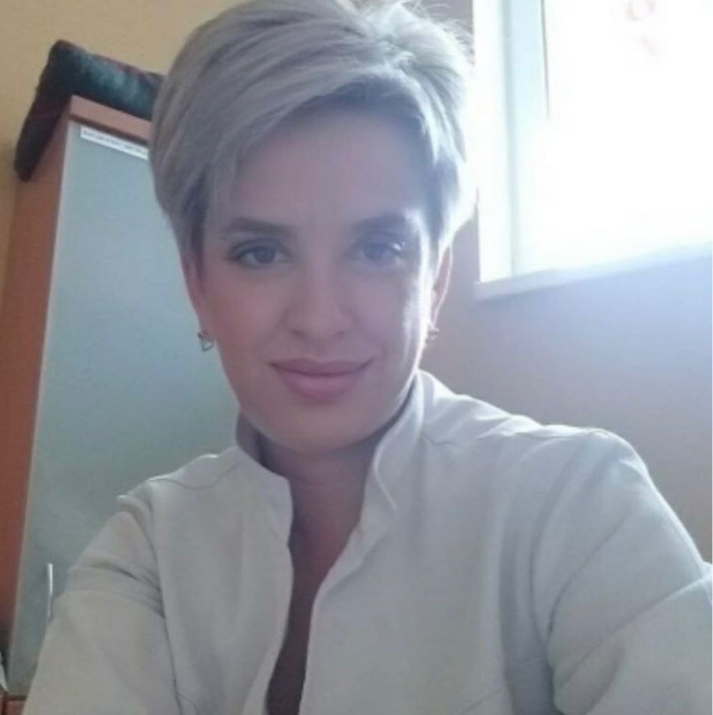 Лобанева Лариса