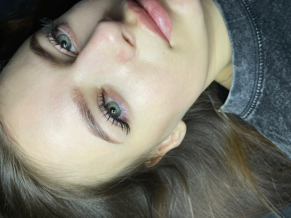 Наращивание ресниц 3D