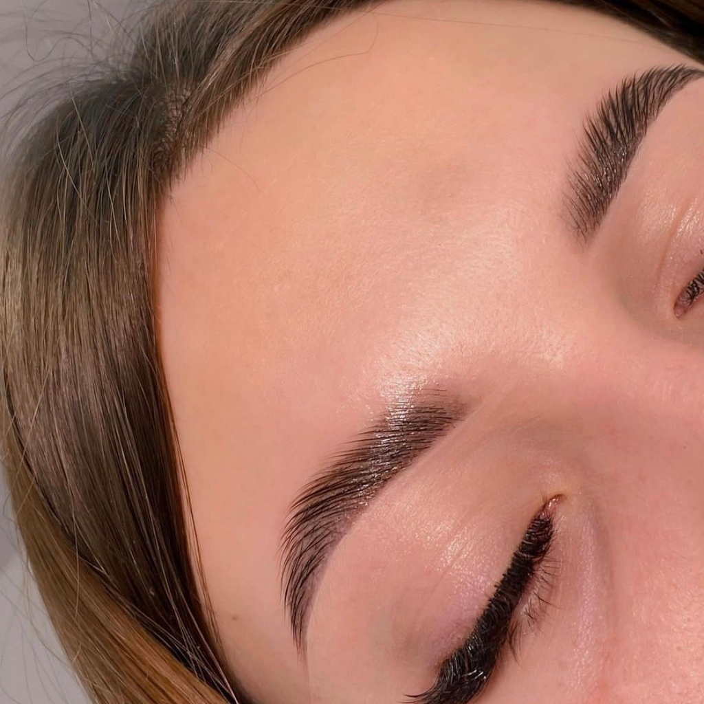 Окрашивание бровей/ресниц