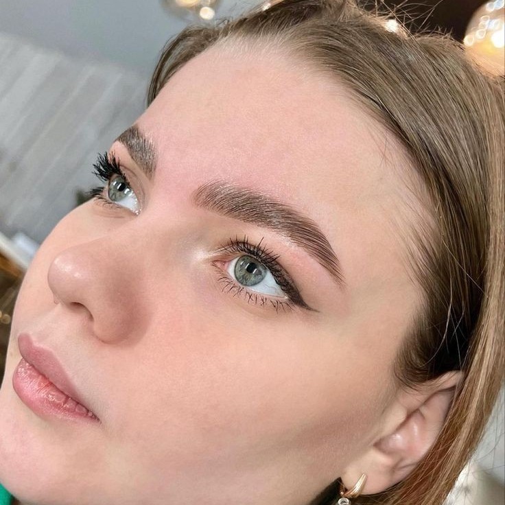 Окрашивание бровей хной