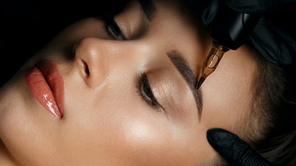 Перманентный макияж (брови) теневая/ волосковая