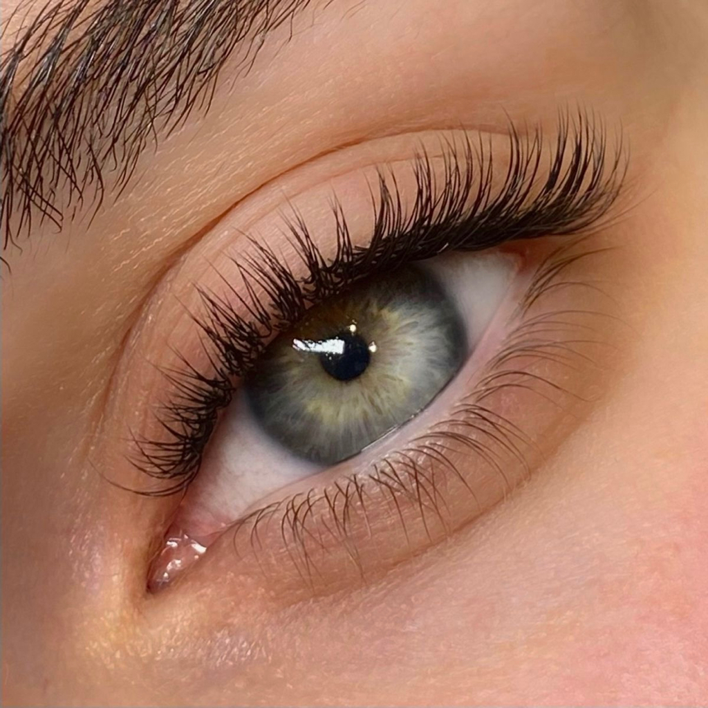 2. Наращивание ресниц 2D