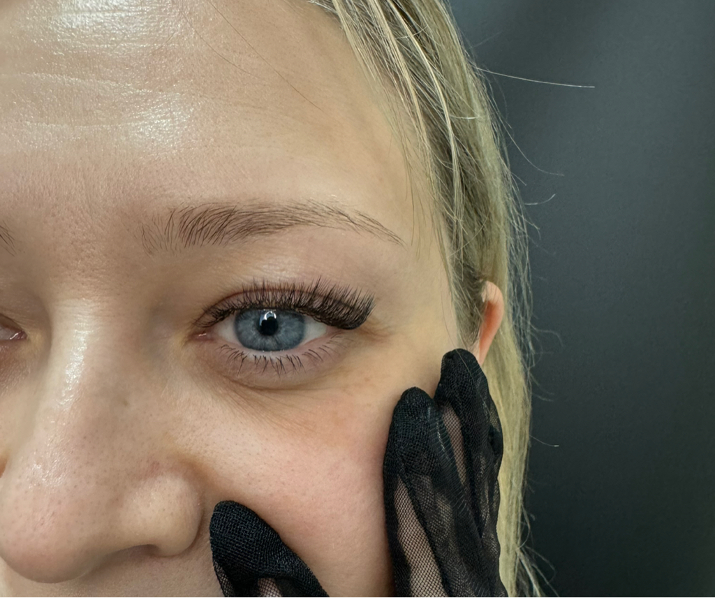Наращивание нижних ресниц