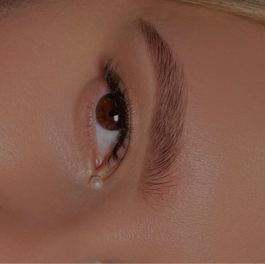 Оформление бровей