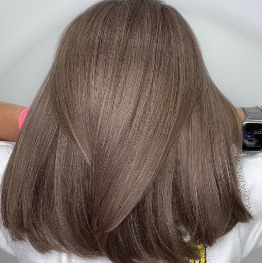 Окрашивание Корней больше 5 см. Длину не тонируем. На среднюю густоту