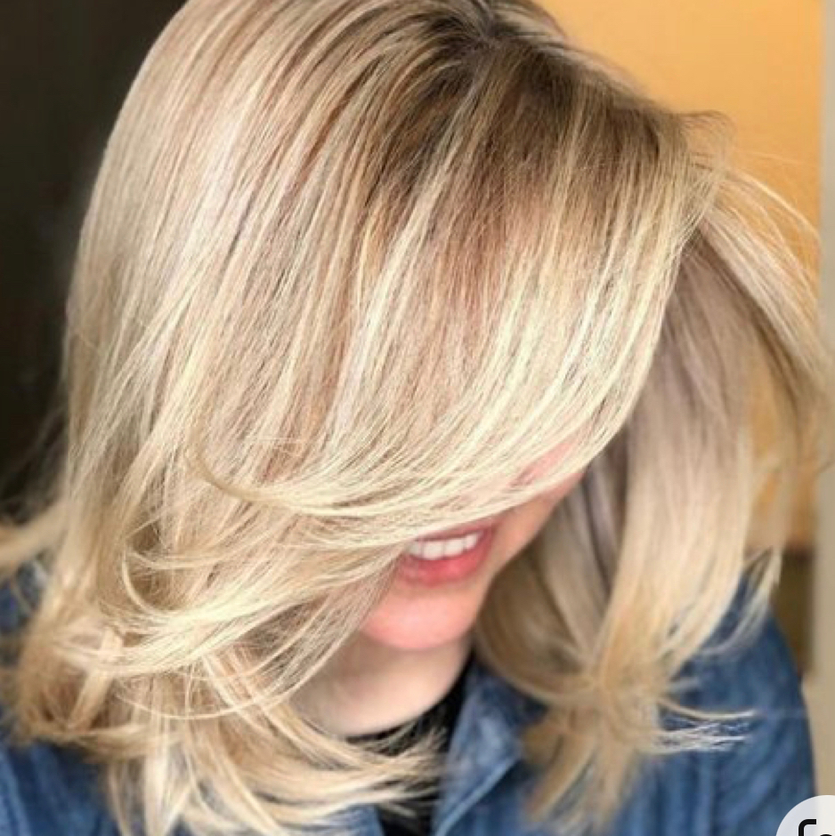 Женская стрижка на волосы средней длины