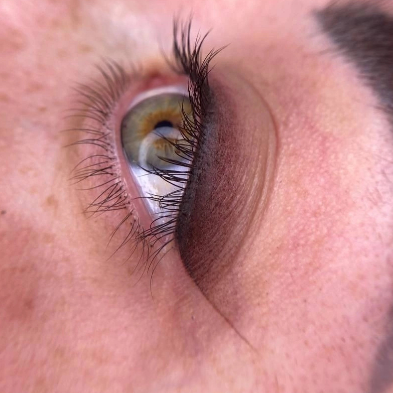 Межресничное пространство, стрелка (Перманентный татуаж веки)