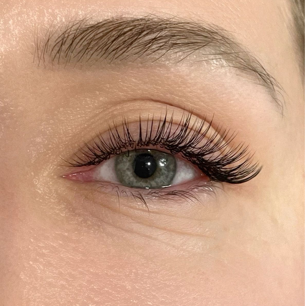 Классическое наращивание ресниц