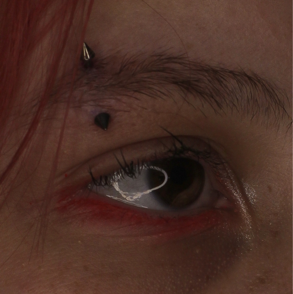 Прокол Брови