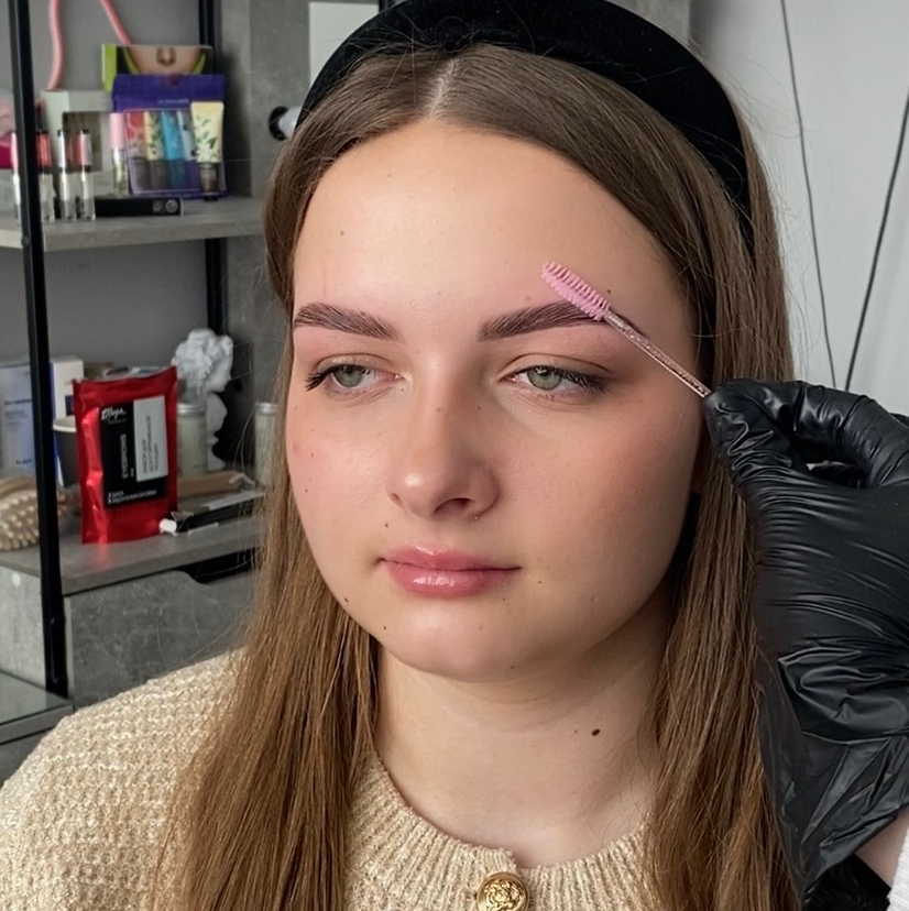 Долговременная укладка бровей с окрашиванием