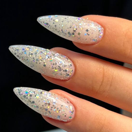 Наращивание одного ногтя при заказе маникюра и покрытия