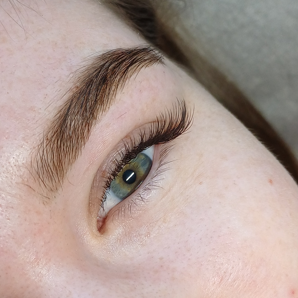 Оформление и окрашивание бровей краской