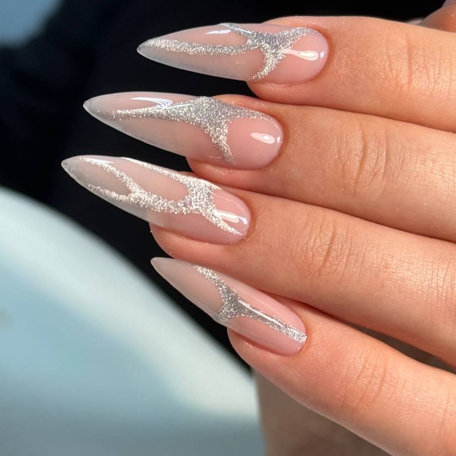 Наращивание ногтя при коррекции нарощеных ногтей