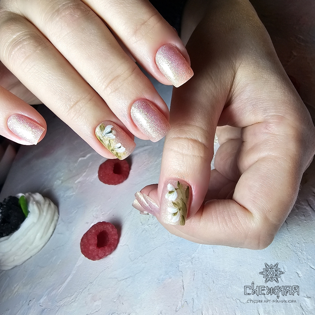 Гелевое укрепление коротких ногтей