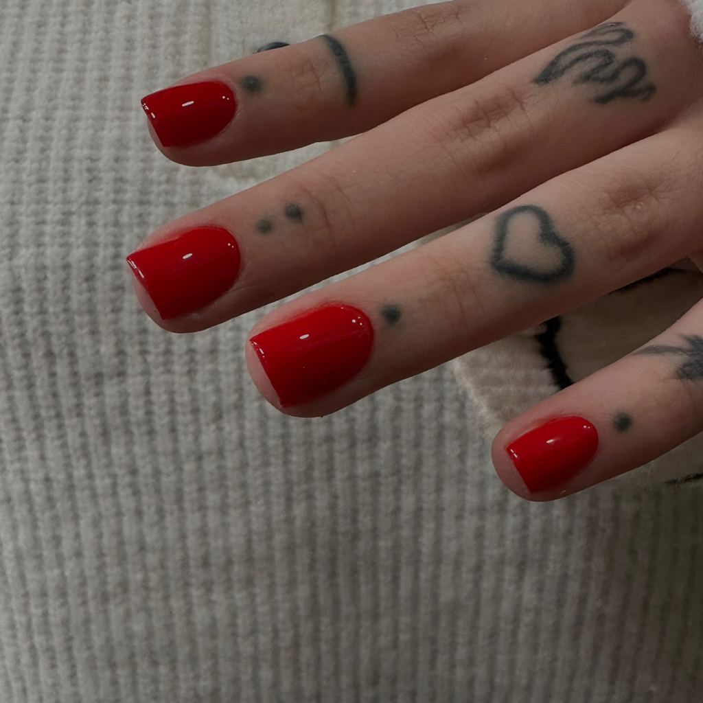 Наращивание с цветным покрытием