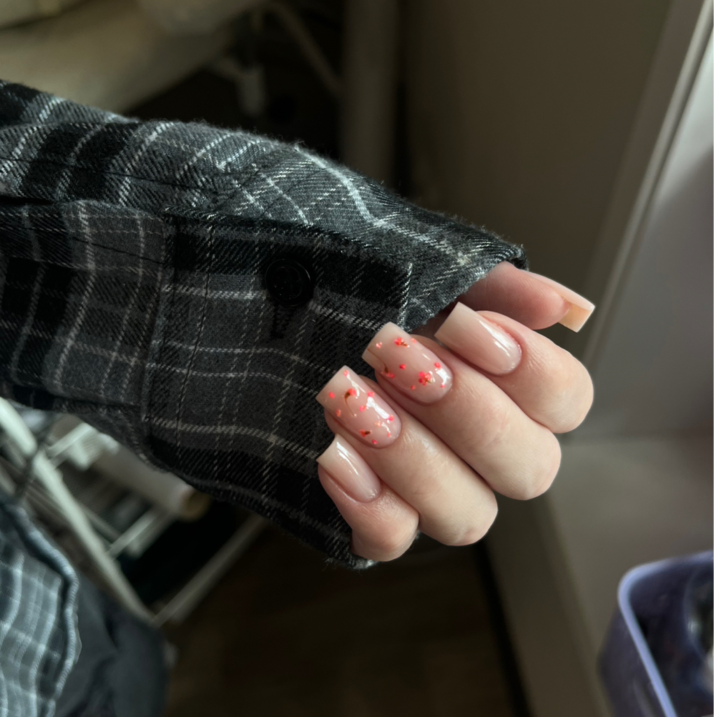 Маникюр +укрепление/ легкий дизайн