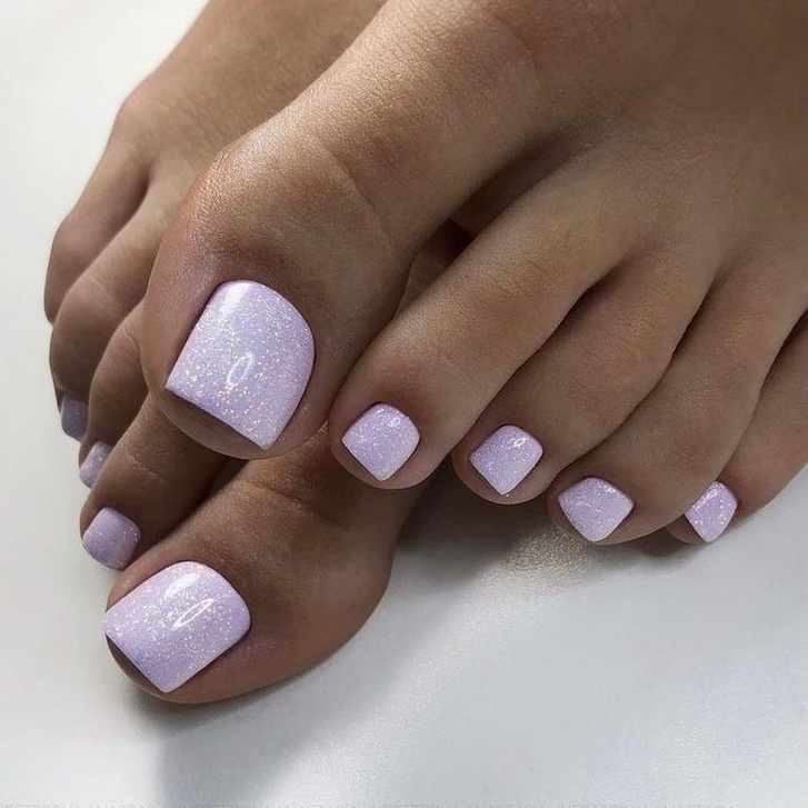 Пальчики ног с покрытием лак