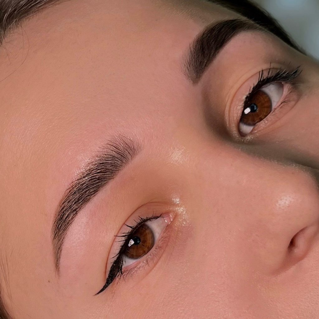 Оформление бровей с окрашиванием