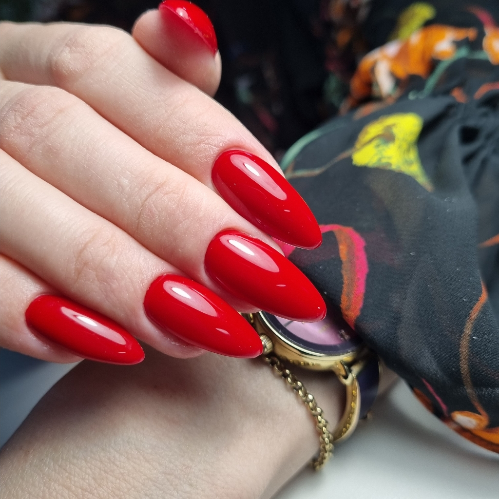 Маникюр с покрытием в один тон+ укрепление гелем/полигелем