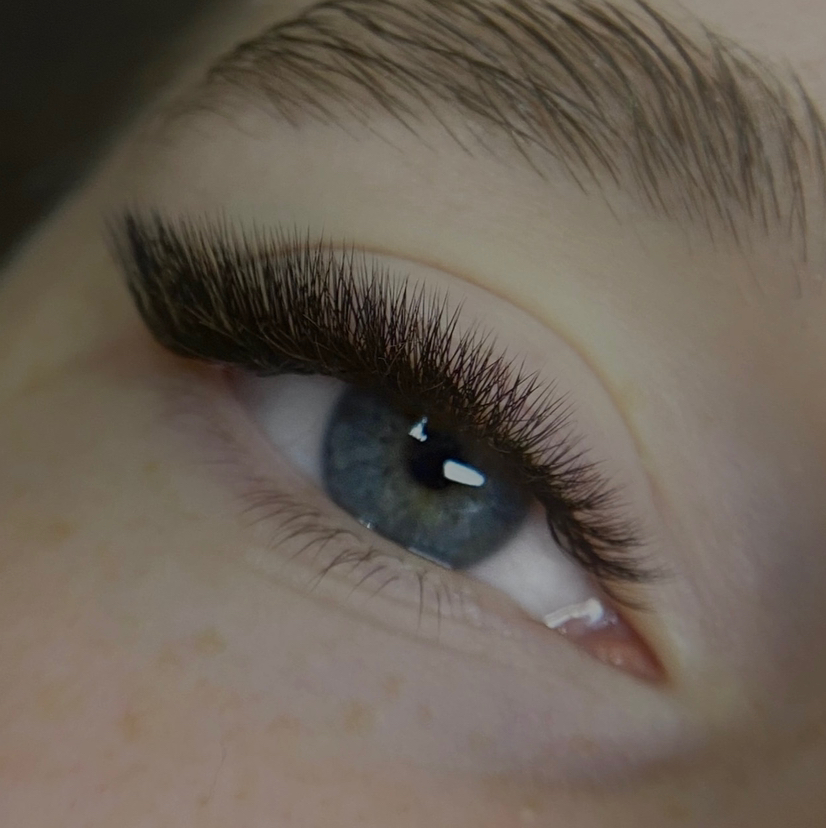 Наращивание ресниц 4D