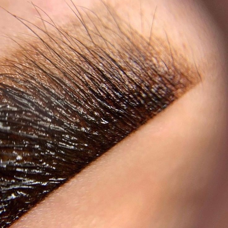 Окрашивание бровей хной