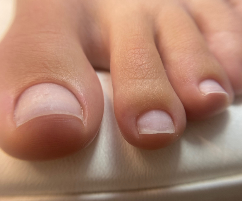 Полный педикюр без покрытия Обработка стоп и пальцев