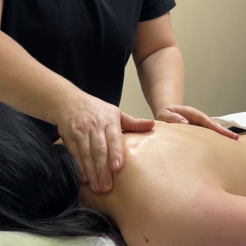 Массаж шейно-воротниковой зоны