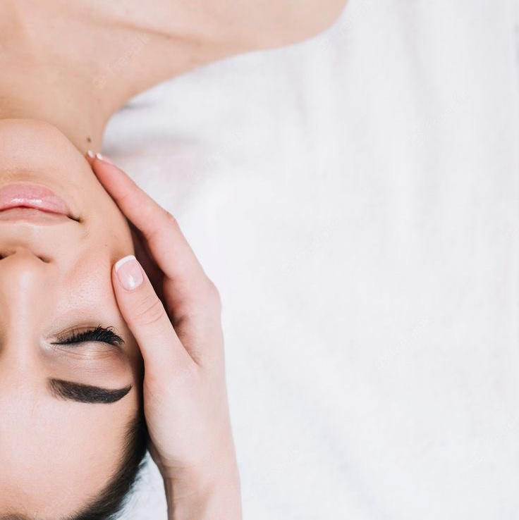 МАССАЖ ЛИЦА И ДЕКОЛЬТЕ, ШВЗ (шейно-воротниковая зона)