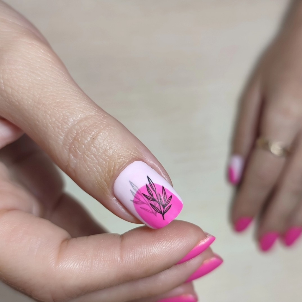 Покрытие гель лак  +наклейки,стемпинги и т.д.