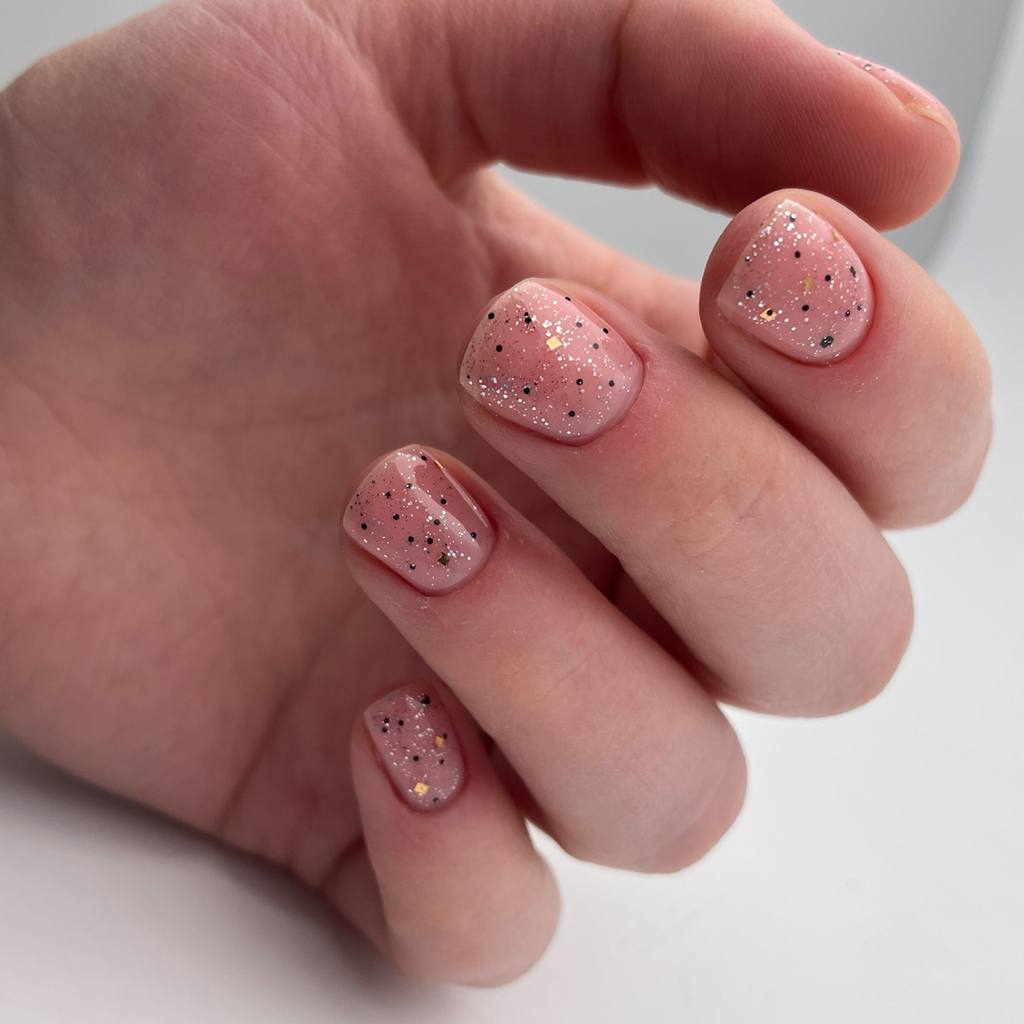 Маникюр с однотонным покрытием