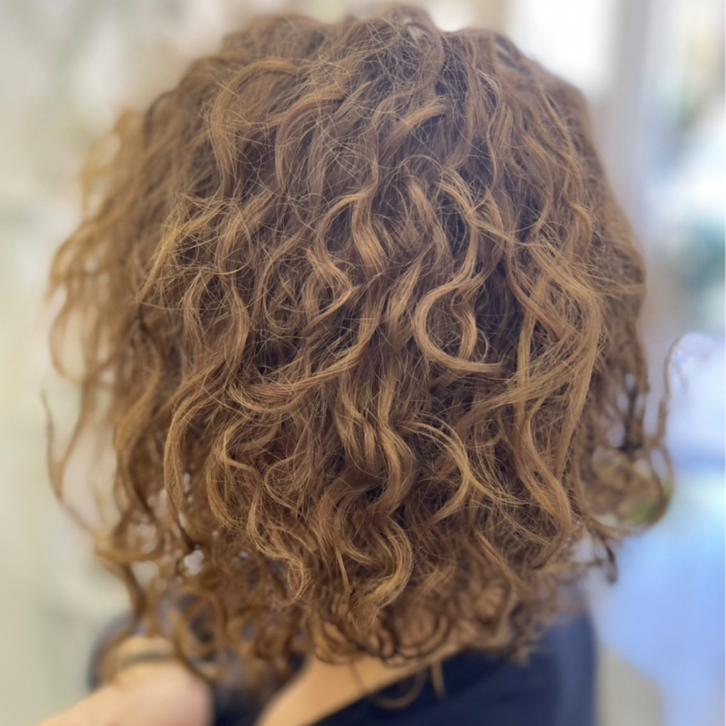 Долговременная завивка волос