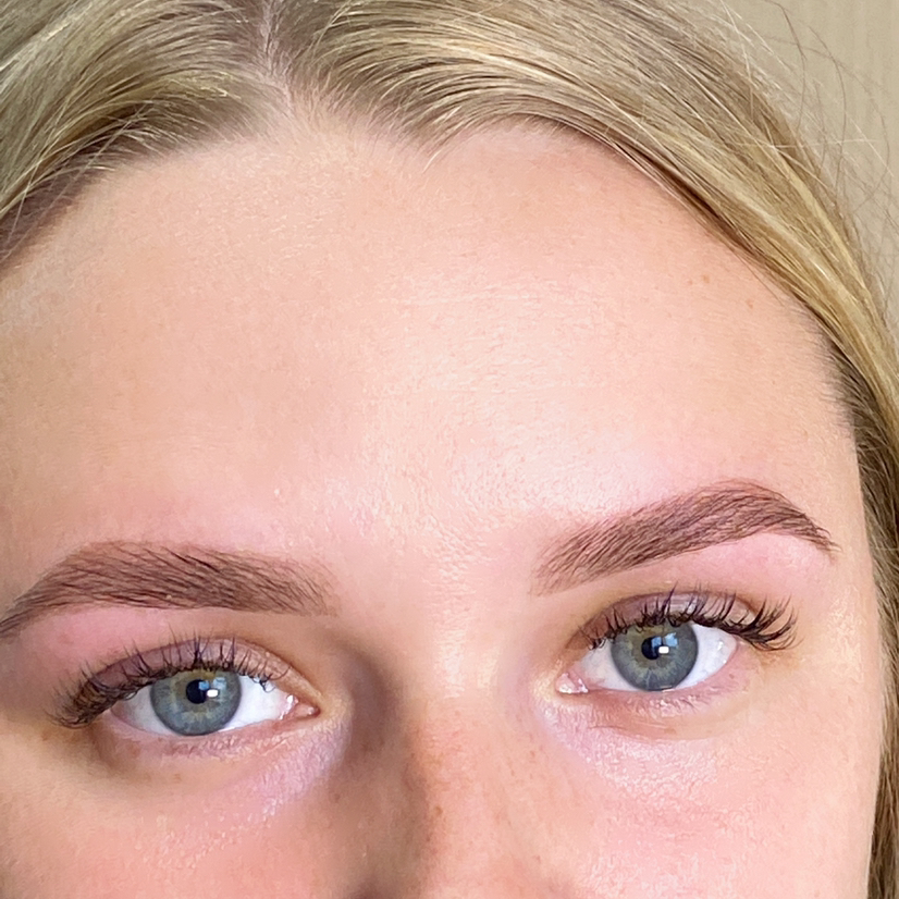 Оформление бровей (окрашивание и коррекция)