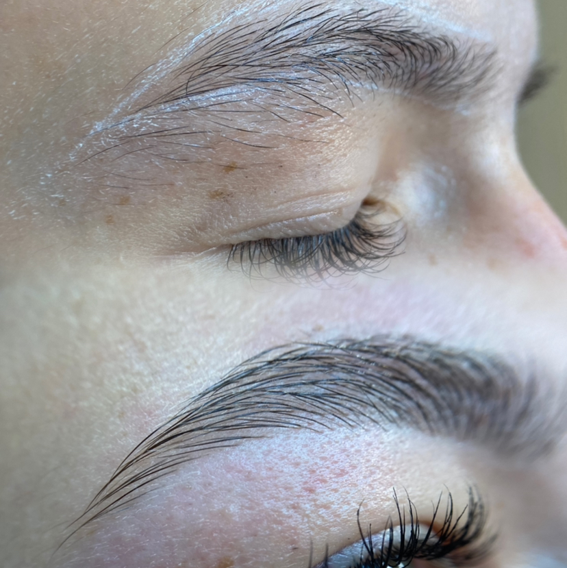 Коррекция бровей (эскиз, воск/пинцет)