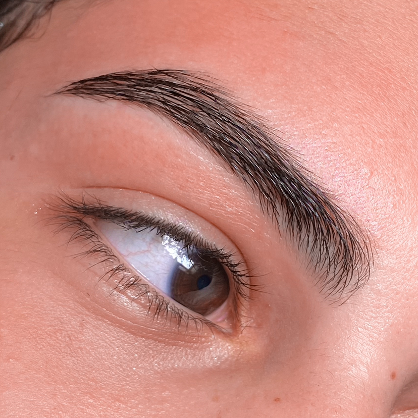 Коррекция бровей