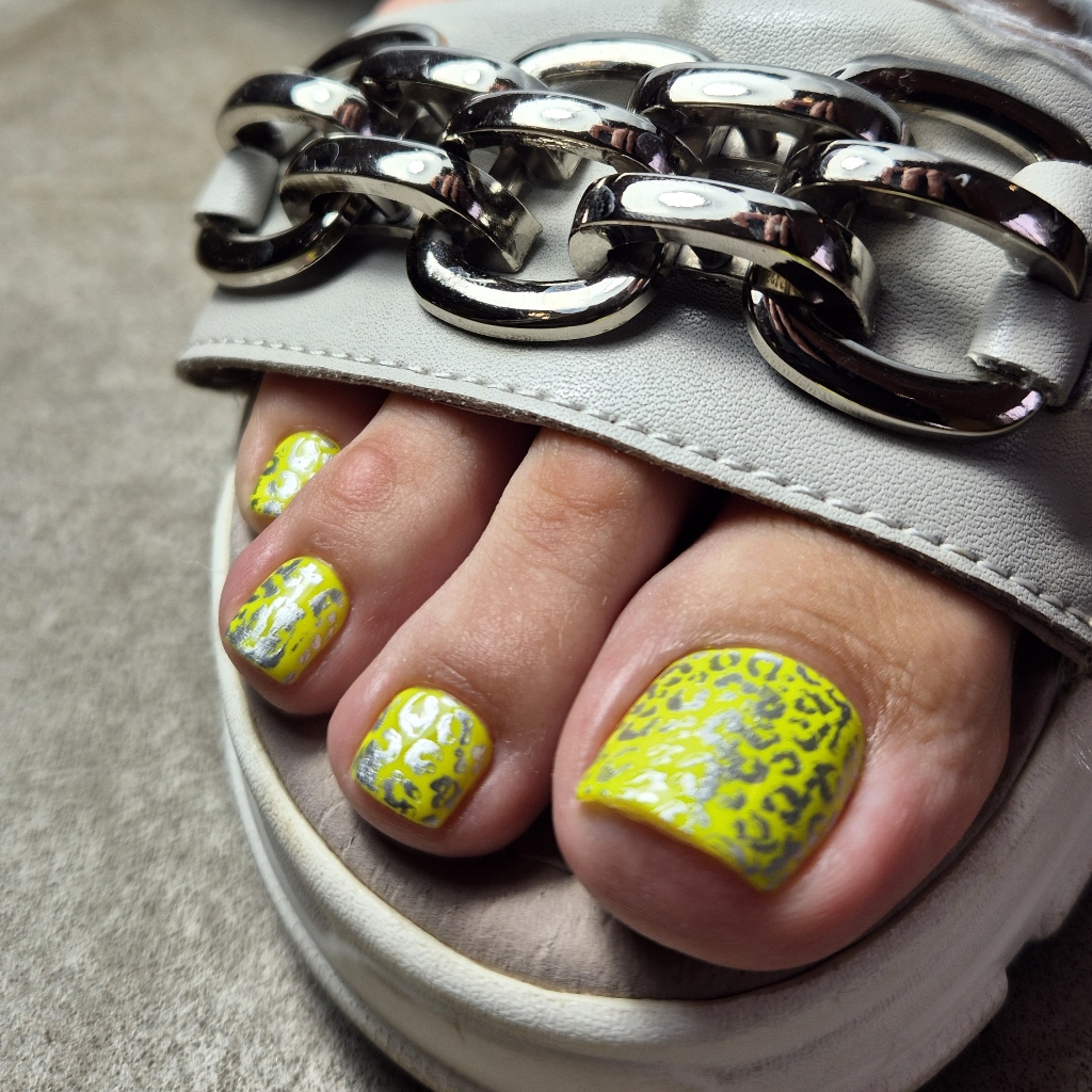 педикюр пальчиков с покрытием