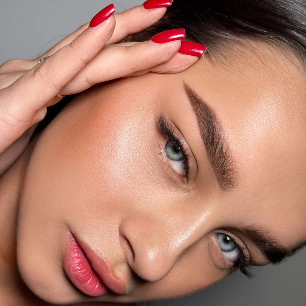 Пудровое напыление бровей