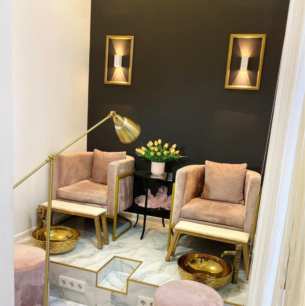 Ոտնահարդարում + կրունկների մշակում (լաքապատումով)

մշակում Педикюр с обработкой пяток+ лак